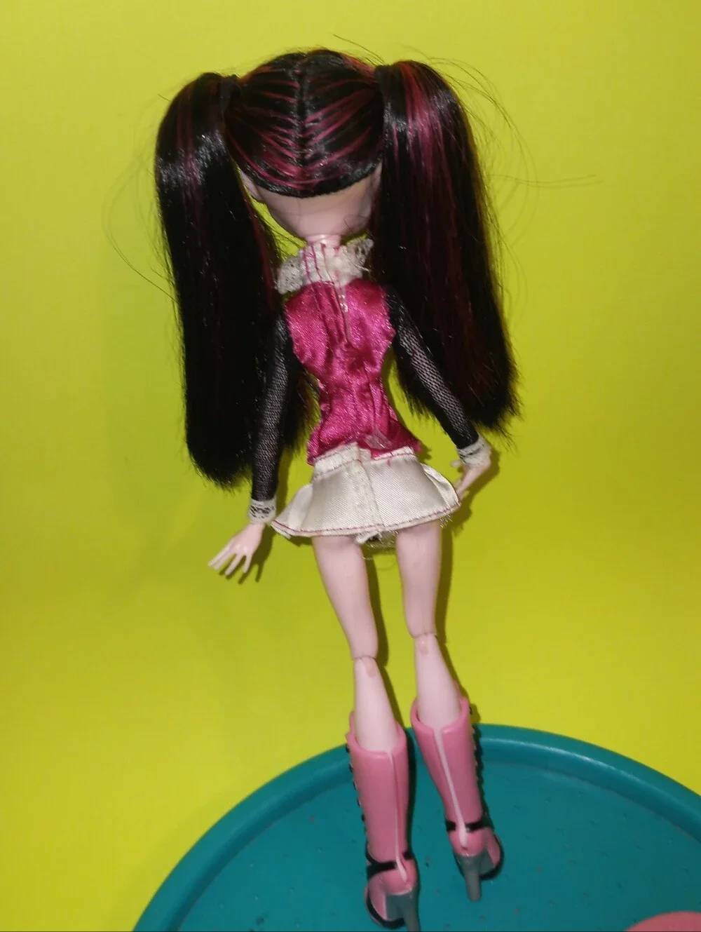 Monster High Draculaura Doll First Wave Elastic legs with bat